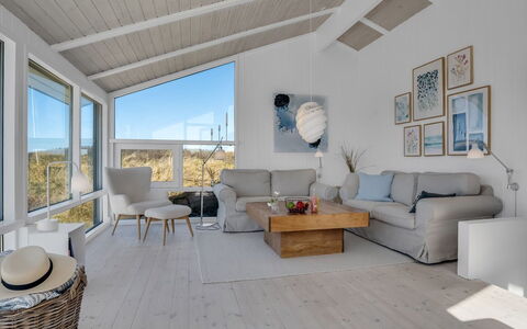 Annaliese - 175M from the Sea: Madera, Mueble, Diseño De Interiores, Sofá, Techo, Piso, Suelo, Casa, Sala, Suelos De Madera