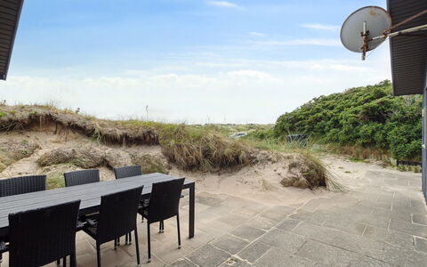 Aghe - 250M from the Sea: Madera, Techo, Arquitectura, Casa, Casa, Cabaña, Vía Muerta, Madera Dura, Pendiente, Inmuebles