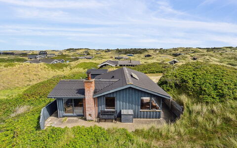 Aghe - 250M from the Sea: Madera, Techo, Arquitectura, Casa, Casa, Cabaña, Vía Muerta, Madera Dura, Pendiente, Inmuebles