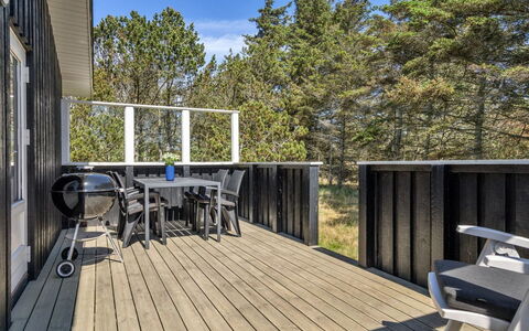 Melisande - 950M from the Sea: Techo, Casa, El Terreno Del Lote, Casa, Cabaña, Inmuebles, Edificios Del Jardín, Sombra, Cuarto De Troncos, Paisajismo