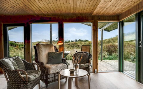 Hunved - 500M from the Sea: Madera, Cabaña, Madera Dura, Edificios Del Jardín, Eco Hotel, Silla, Porche, Manchas De Madera, Cuarto De Troncos, Tablón