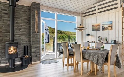 Ejnarine - 300M from the Sea: Madera, Piso, Diseño De Interiores, Mueble, Suelo, Suelos De Madera, Techo, Casa, Puerta, Sala