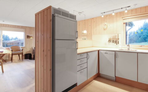 Liisi - 500M from the Sea: Cocina, Piso, Mostrador, Madera, Diseño De Interiores, Aparato De Cocina, Mueble, Suelo, Electrodoméstico, Gabinetes