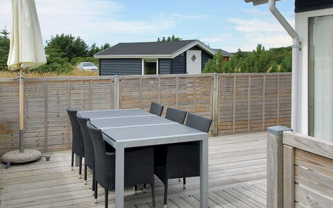Liisi - 500M from the Sea: Madera, Mueble, Mueble Para Exteriores, Mesa Al Aire Libre, Cubierta, Madera Dura, Tablón, Manchas De Madera, Sombra, Silla