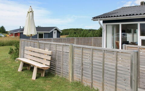 Liisi - 500M from the Sea: Madera, Material Compuesto, Cerca, Tablón, Vía Muerta, Madera Dura, Cubierta, Yarda, Inicio De Esgrima, Jardín