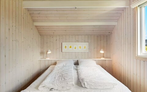 Ger - 200M from the Sea: Madera, Techo, Habitación, Piso, Diseño De Interiores, Suelo, Lecho, Cama, Sábana, Habitación