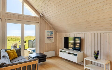 Ger - 200M from the Sea: Madera, Piso, Diseño De Interiores, Techo, Suelo, Suelos De Madera, Habitación, Madera Dura, Sala, Manchas De Madera