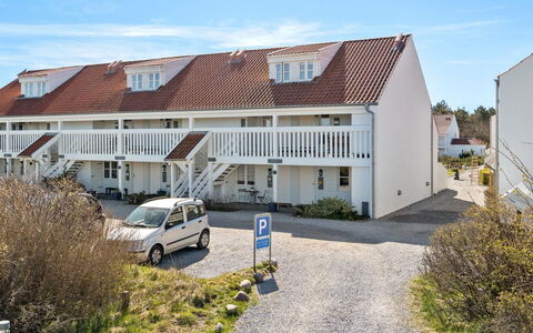 Aline - 1Km from the Sea: Inmuebles, Entrada De Coches, Balcón
