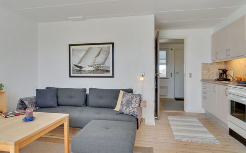 Aline - 1Km from the Sea: Mueble, Piso, Sofá, Suelo, Madera, Diseño De Interiores, Mesa, Sala, Suelos De Madera, Techo