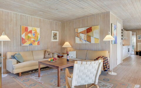 Naira - 1.8Km from the Sea: Madera, Techo, Arquitectura, Casa, Casa, Cabaña, Vía Muerta, Madera Dura, Pendiente, Inmuebles
