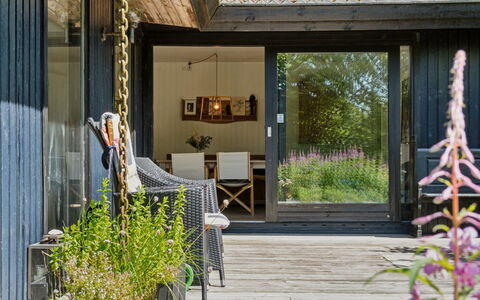 Lasse - 1.5Km from the Sea: Madera, Casa, Cabaña, Casa, Techo, Área Rural, Vía Muerta, Cuarto De Troncos, Edificios Del Jardín, Madera Dura
