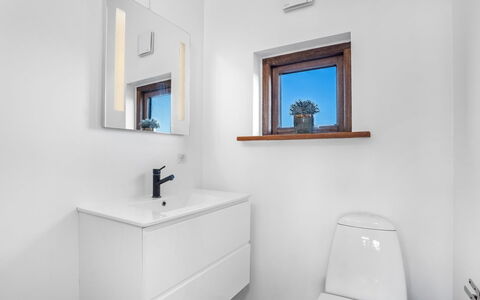 Niela - 800M from the Sea: Arreglo De Tubería, Piso, Suelo, Diseño De Interiores, Baño, Grifo, Lavabo, Lavabo Del Baño, Mueble De Baño, Plomería