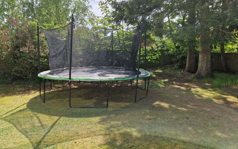 Arnulf - 400M from the Sea: Cama Elástica - Material Y Suministros, Trampolín, Trampolín