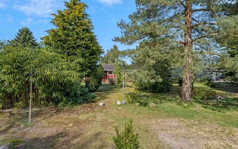 Berit - 700M from the Sea: Madera, Casa, Cabaña, Casa, Techo, Área Rural, Vía Muerta, Cuarto De Troncos, Edificios Del Jardín, Madera Dura