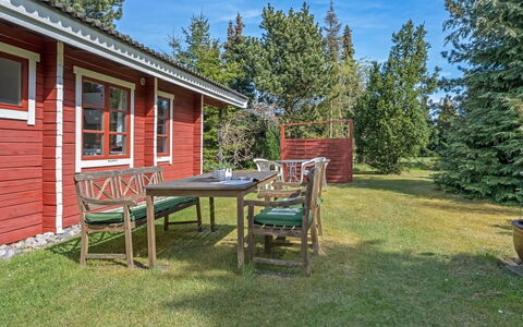 Berit - 700M from the Sea: Madera, Casa, Cabaña, Casa, Techo, Área Rural, Vía Muerta, Cuarto De Troncos, Edificios Del Jardín, Madera Dura
