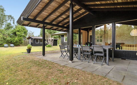 Elja - 600M from the Sea: Madera, Casa, Cabaña, Casa, Techo, Área Rural, Vía Muerta, Cuarto De Troncos, Edificios Del Jardín, Madera Dura
