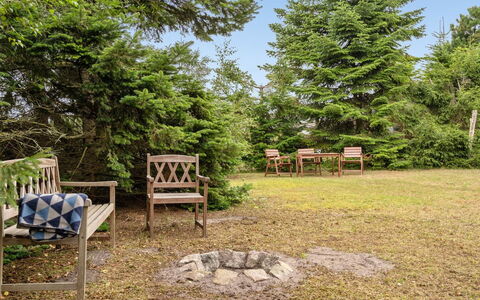 Elja - 600M from the Sea: Madera, Casa, Cabaña, Casa, Techo, Área Rural, Vía Muerta, Cuarto De Troncos, Edificios Del Jardín, Madera Dura