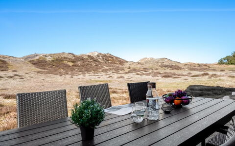 Larsen - 900M from the Sea: Mueble, Mesa, Mueble Para Exteriores, Mesa Al Aire Libre, Cocina Y Comedor Mesa, Silla, Madera Dura, Mesa De Café, Mesa De Picnic, Manchas De Madera