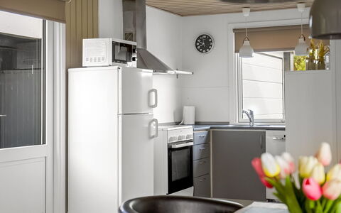 Halfdan - 1.1Km from the Sea: Cocina, Aparato De Cocina, Diseño De Interiores, Electrodoméstico, Mostrador, Mueble, Electrodoméstico, Piso, Techo, Gabinetes