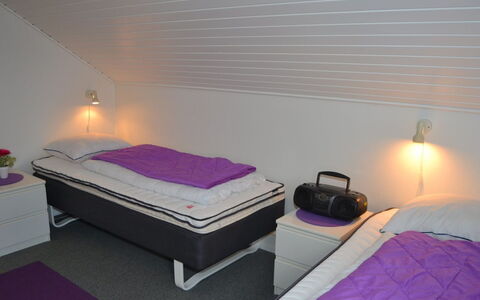 Svava - 2.3Km from the Sea: Habitación, Suelo, Diseño De Interiores, Cama, Sábana, Mueble, Techo, Lecho, Linos, Marco De La Cama