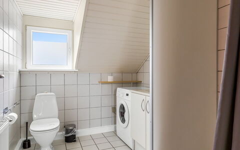 Fotij - 2.3Km from the Sea: Piso, Suelo, Madera, Diseño De Interiores, Arreglo De Tubería, Techo, Baño, Habitación, Plomería, Baño