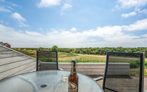 Fotij - 2.3Km from the Sea: Cielo, Horizonte, Nube, Llanura, Luz De Sol, Mueble Para Exteriores, Campo, Silla, Pradera, Mesa Al Aire Libre