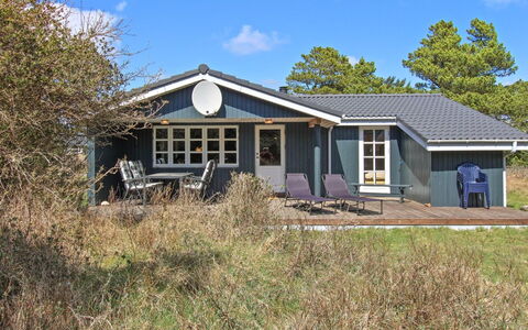 Marja - 1.3Km from the Sea: Madera, Techo, Arquitectura, Casa, Casa, Cabaña, Vía Muerta, Madera Dura, Pendiente, Inmuebles