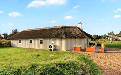 Annalise - 1Km from the Sea