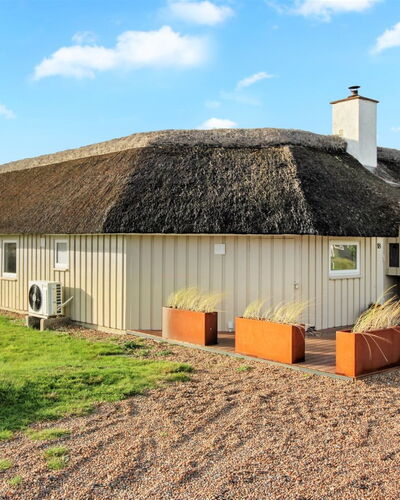 Annalise - 1Km from the Sea