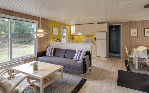 Dika - 1Km from the Sea: Piso, Madera, Suelo, Diseño De Interiores, Habitación, Mueble, Techo, Suelos De Madera, Sala, Casa