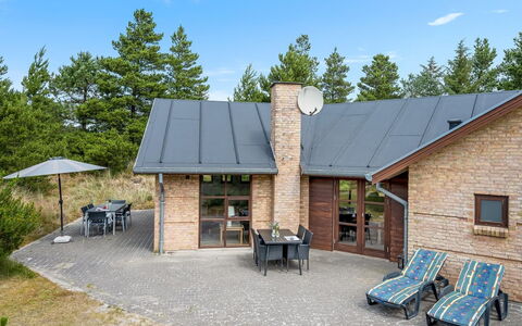 Thormar - 1.5Km from the Sea: Madera, Techo, Arquitectura, Casa, Casa, Cabaña, Vía Muerta, Madera Dura, Pendiente, Inmuebles