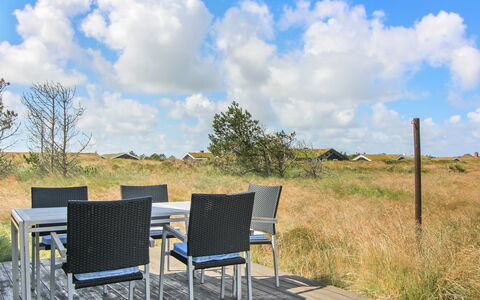 Edyta - 400M from the Sea: Hierba, Casa, Techo, Casa, Cabaña, Arbusto, El Terreno Del Lote, Área Rural, Casa De Campo, Cobertura Del Suelo