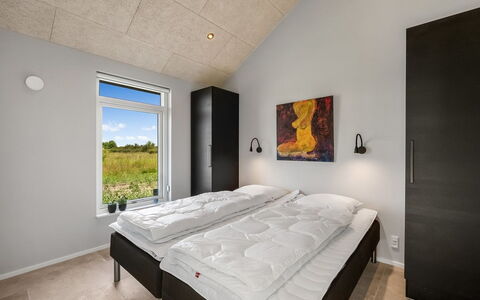 Måns - 500M to the Fjord: Habitación, Techo, Marco De La Cama, Cama, Lecho, Sábana, Almohada, Congelación, Hotel, La Luz Del Día