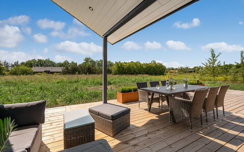 Måns - 500M to the Fjord: Madera, Mueble, Mueble Para Exteriores, Sombra, Porche, Cubierta, Patio, Mesa Al Aire Libre, Silla, Estructura Al Aire Libre