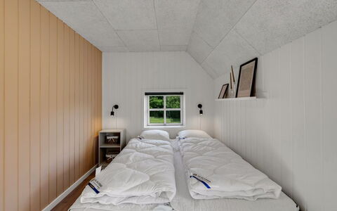 Giesela - 975M from the Sea: Madera, Piso, Techo, Habitación, Diseño De Interiores, Suelo, Cama, Sábana, Lecho, Marco De La Cama