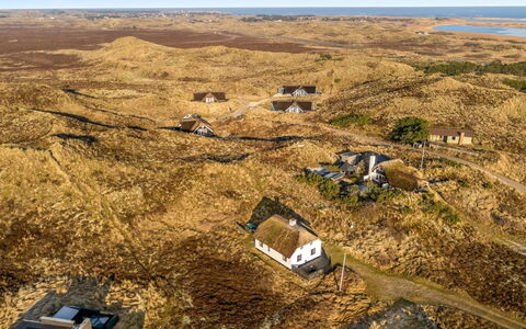 Trugot - 450M to the Fjord: Cabaña, Casa, Casa, Techo, Porche, Inmuebles, Vía Muerta, Edificios Del Jardín, Casa De Campo, Yarda