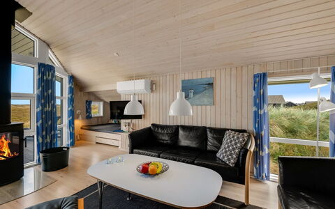 Zaga - from the Sea: Casa, Cabaña, Cuarto De Troncos, Madera Dura, Sala, Silla, Manchas De Madera, Recurso, Hotel