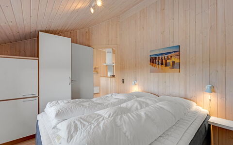 Zaga - from the Sea: Habitación, Madera, Diseño De Interiores, Techo, Cama, Habitación, Suelo, Sábana, Lecho, Piso