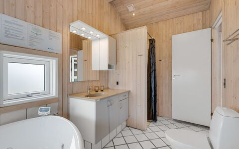 Zaga - from the Sea: Piso, Suelo, Arreglo De Tubería, Diseño De Interiores, Madera, Techo, Lavabo, Habitación, Baño, Lavabo Del Baño
