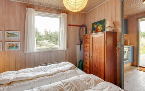 Thurgot - 720M to the Fjord: Madera, Habitación, Diseño De Interiores, Techo, Mueble, Sábana, Cama, Suelo, Piso, Habitación