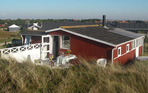 Annelotte - from the Sea: Techo, Casa, Casa, Cabaña, Área Rural, El Terreno Del Lote, Vía Muerta, Inmuebles, Pendiente, Casa De Campo
