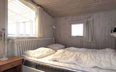 Annelotte - from the Sea: Habitación, Cama, Madera, Sábana, Lecho, Linos, Mueble, Suelo, Diseño De Interiores, Marco De La Cama