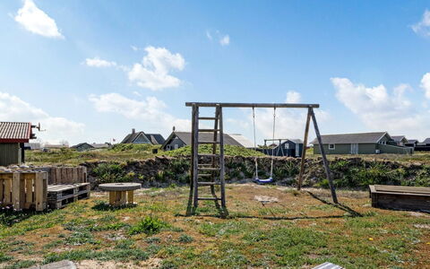 Henning - from the Sea: Cielo, El Terreno Del Lote, Área Rural, Patio Interior, Yarda, Cobertizo, Edificios Del Jardín