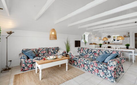 Annielle - from the Sea: Mueble, Sofá, Diseño De Interiores, Piso, Madera, Suelo, Mesa, Techo, Sala, Habitación