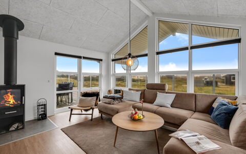 Tola - 450M from the Sea: Madera, Piso, Techo, Diseño De Interiores, Suelo, Sala, Casa, Habitación, Madera Dura