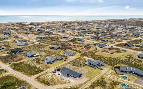 Tola - 450M from the Sea: Paisaje, Pendiente, Arena