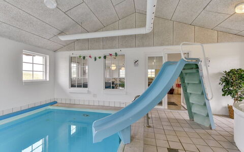 Matrona - 750M from the Sea: Material Compuesto, Suelo, Piscina, Diseño, Recurso, Hotel, La Luz Del Día, Centro De Ocio, Loseta