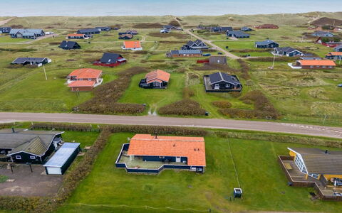Odmar - 300M from the Sea: Madera, Casa, Cabaña, Casa, Techo, Área Rural, Vía Muerta, Cuarto De Troncos, Edificios Del Jardín, Madera Dura