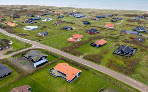 Odmar - 300M from the Sea: Madera, Casa, Cabaña, Casa, Techo, Área Rural, Vía Muerta, Cuarto De Troncos, Edificios Del Jardín, Madera Dura