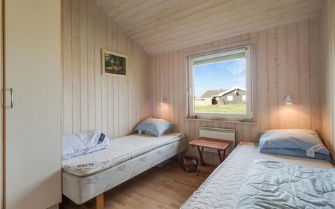 Suometar - 400M from the Sea: Madera, Habitación, Casa, Cama, Marco De La Cama, Sábana, Madera Dura, Lecho, Tablón, Manchas De Madera